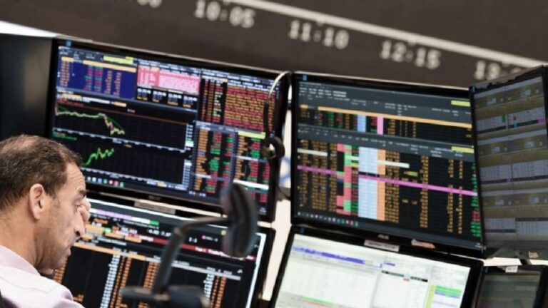 Pantallas-bursatiles-reflejan-la-caida-de-acciones-y-bonos-argentinos