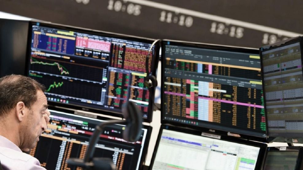 Pantallas-bursatiles-reflejan-la-caida-de-acciones-y-bonos-argentinos