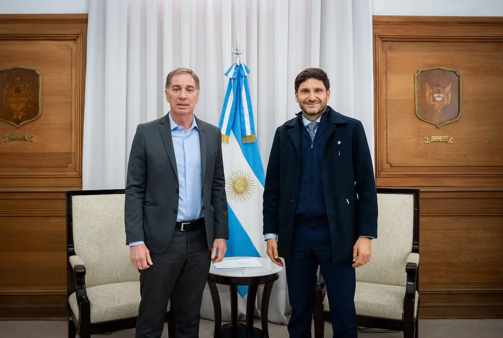 el-jefe-de-gabinete-diego-santilli-junto-al-gobernador-de-santa-fe-maximiliano-pullaro-foto-jefatura (1)