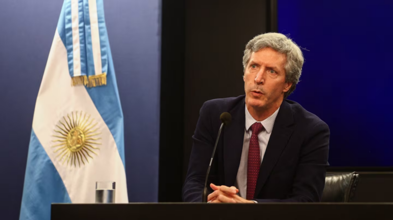 el-presidente-del-banco-central-santiago-bausili-foto-matias-bagliettoreuters-Q7ZMVDSPXBCWBBHQQZJI3F (1)