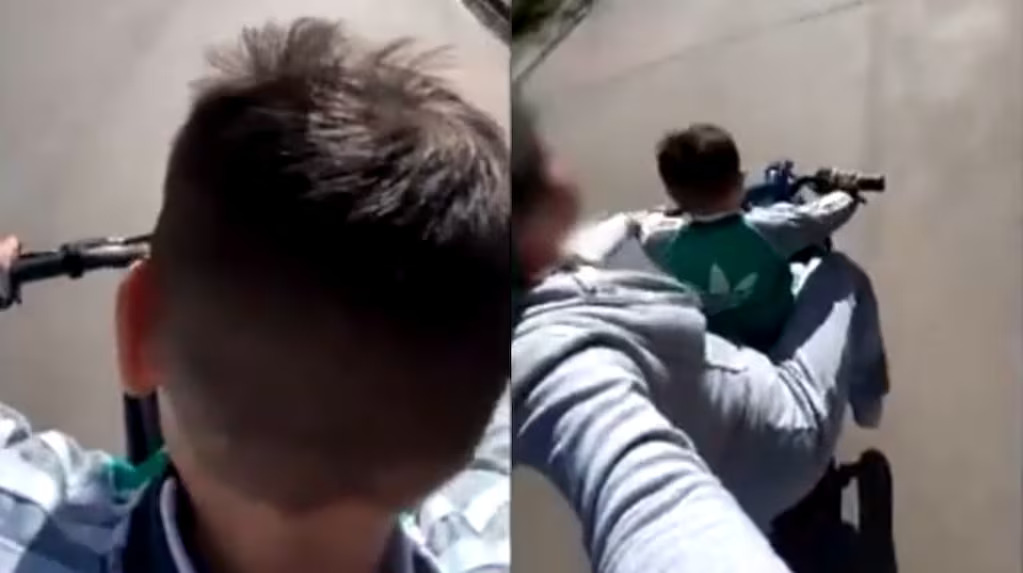 el-nene-fue-filmado-durante-varios-metros-conduciendo-una-moto-foto-captura-de-video-NK56H3AR7JEH3AXL3YNTAOLLVM