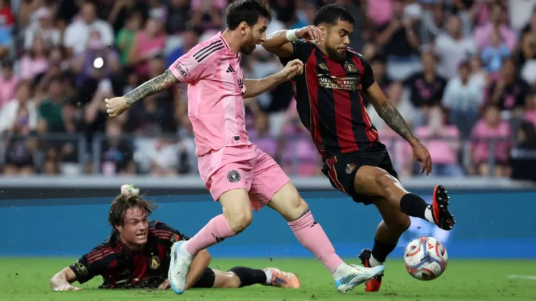 lionel-messi-y-paulo-diaz-en-inter-miami-vs-atlanta-united-_1440x810