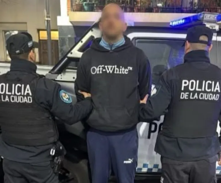 policia-detenido-