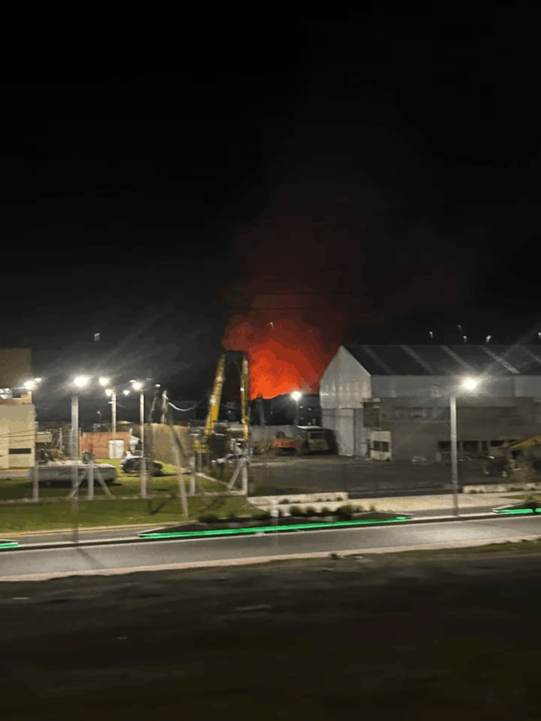 una-densa-cortina-de-humo-complico-el-transito-en-la-autopista-buenos-aires-la-plata-foto-x-MW6NXBAOJBGX5CZ74LNIEWHWYE (1)
