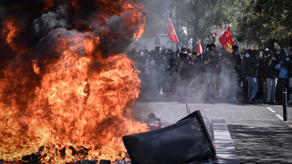 miles-de-estudiantes-salieron-a-las-calles-de-francia-foto-efe-NNWB4RNCFNDRJOBQGMC2G3AWLQ